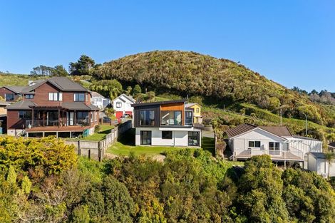 Photo of property in 49 Ashton Fitchett Drive, Brooklyn, Wellington, 6021