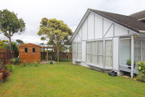 Photo of property in 2/10 Centorian Drive, Windsor Park, Auckland, 0632