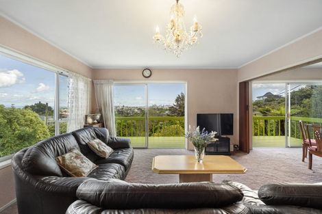 Photo of property in 21 Parr Terrace, Castor Bay, Auckland, 0620