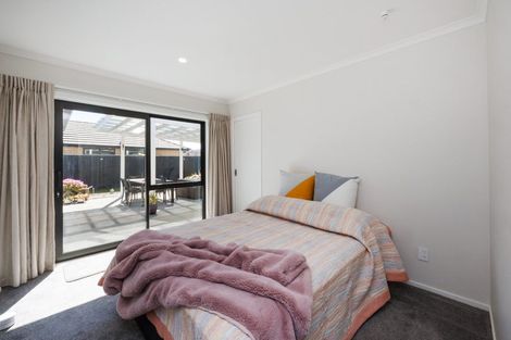 Photo of property in 42 Cyprus Place, Fitzherbert, Palmerston North, 4410