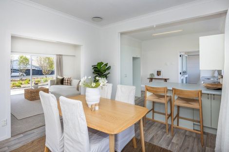 Photo of property in 22 Forest Lake Road, Forest Lake, Hamilton, 3200