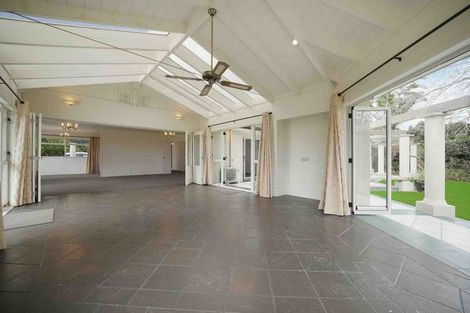 Photo of property in 9 Laingholm Drive, Laingholm, Auckland, 0604