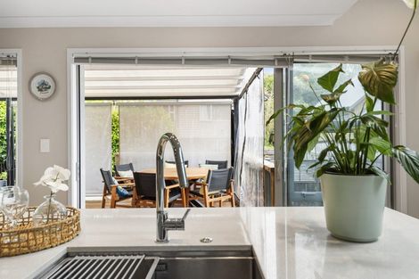 Photo of property in 3f Dallinghoe Crescent, Milford, Auckland, 0620