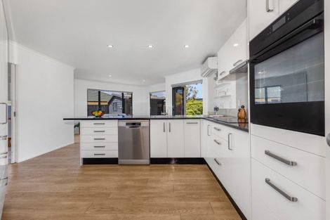 Photo of property in 6 Mariners Way, Whitby, Porirua, 5024