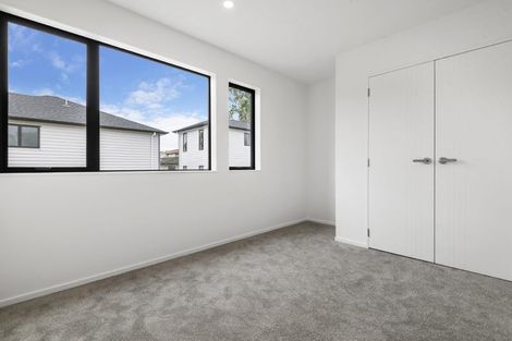 Photo of property in 8/94 Godley Road, Green Bay, Auckland, 0604