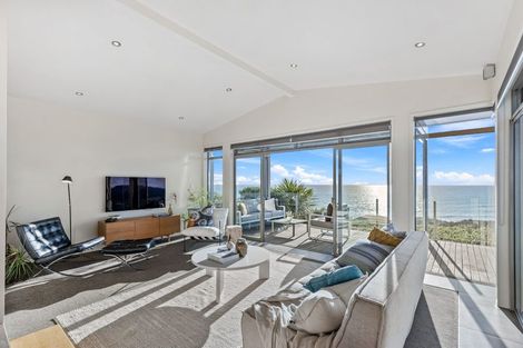 Photo of property in 42 Waitea Road, Muriwai, Waimauku, 0881