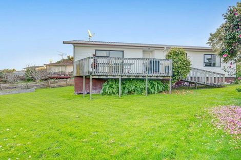 Photo of property in 17 Ngatira Place, Snells Beach, 0920