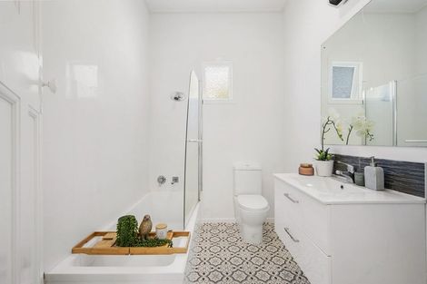 Photo of property in 29 Garden Road, Northland, Wellington, 6012