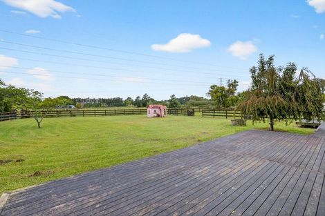 Photo of property in 61 Boord Crescent, Kumeu, 0891