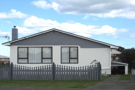 Photo of property in 24 Kowhai Street, Castlecliff, Whanganui, 4501