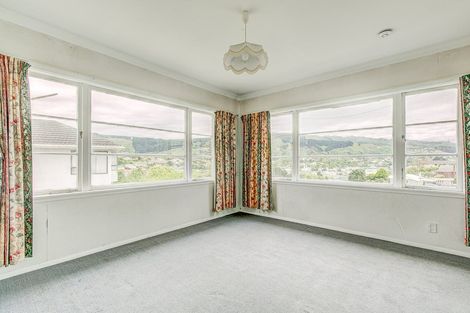 Photo of property in 8a Tawa Terrace, Tawa, Wellington, 5028