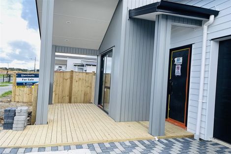 Photo of property in 12 Woven Place, Karaka, Papakura, 2113