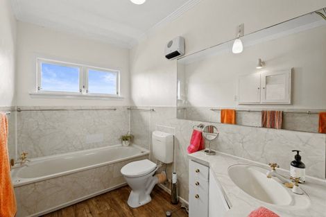 Photo of property in 5 Price Street, Westown, New Plymouth, 4310