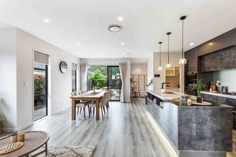 Photo of property in 16 Sir Lincoln Drive, Kumeu, 0810