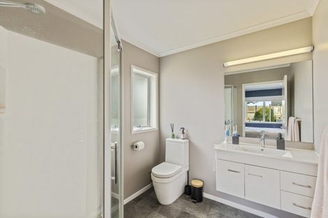 Photo of property in 5 Keene Drive, Bell Block, New Plymouth, 4312