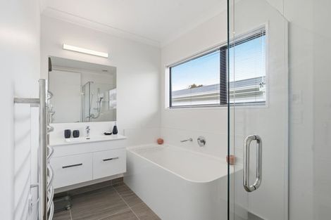 Photo of property in 190 Withells Road, Avonhead, Christchurch, 8042