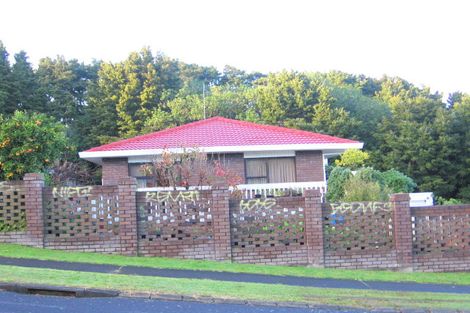 Photo of property in 5 Elsted Place, Goodwood Heights, Auckland, 2105