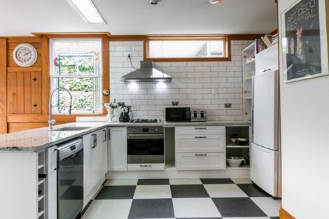 Photo of property in 5 Sealy Road, Bluff Hill, Napier, 4110