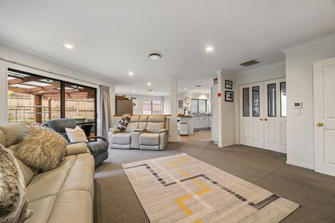 Photo of property in 21 Heaphy Place, Pukehangi, Rotorua, 3015