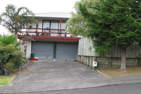 Photo of property in 2/70 Totaravale Drive, Totara Vale, Auckland, 0629