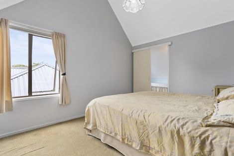 Photo of property in 2/8 Shakespeare Road, Milford, Auckland, 0620