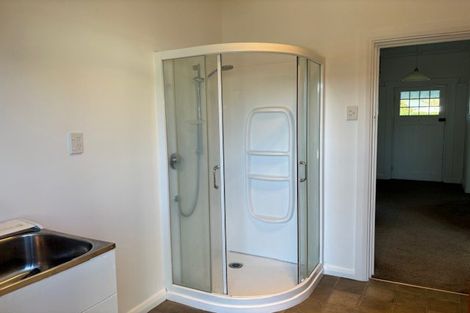 Photo of property in 18 Queens Road, Glen Avon, New Plymouth, 4312