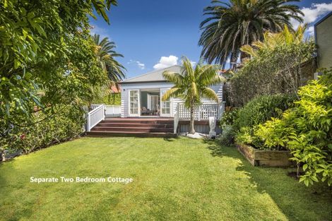 Photo of property in 13 Stanley Point Road, Stanley Point, Auckland, 0624