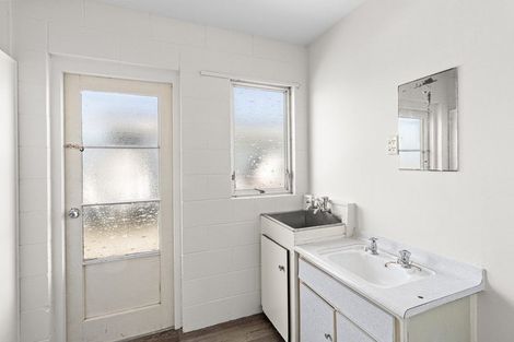 Photo of property in 2/124 Ngamotu Road, Spotswood, New Plymouth, 4310