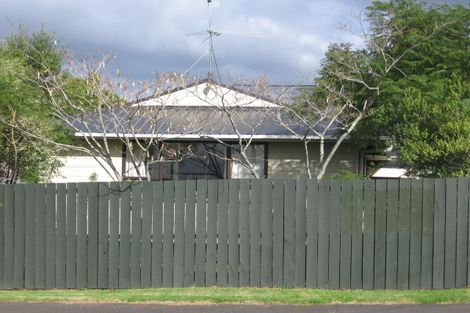 Photo of property in 2/190 Waimumu Road, Massey, Auckland, 0614