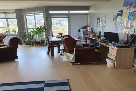 Photo of property in Grandstand Apartments, 4/80 Kent Terrace, Mount Victoria, Wellington, 6011