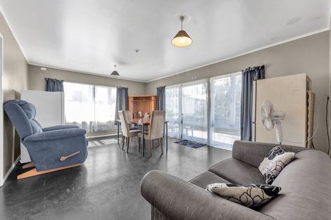 Photo of property in 1 Hill Crescent, Papakura, 2110