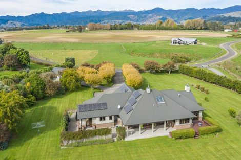 Photo of property in 22 Waipuna Grove, Levin, 5571