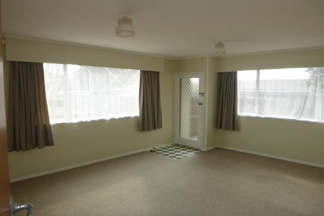 Photo of property in 2/62 Tiroroa Avenue, Te Atatu South, Auckland, 0610
