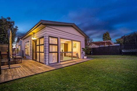 Photo of property in 98 Huia Road, Point Chevalier, Auckland, 1022
