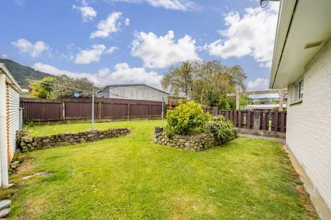 Photo of property in 9b Haylock Grove, Totara Park, Upper Hutt, 5018