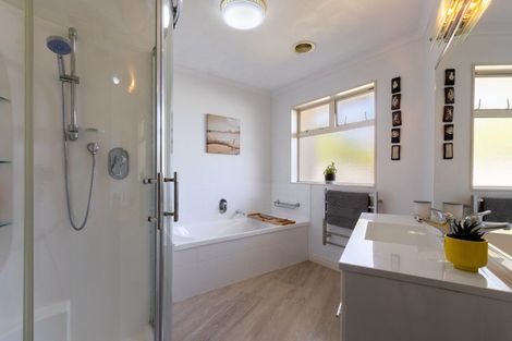 Photo of property in 15 Datum Way, Paraparaumu, 5032