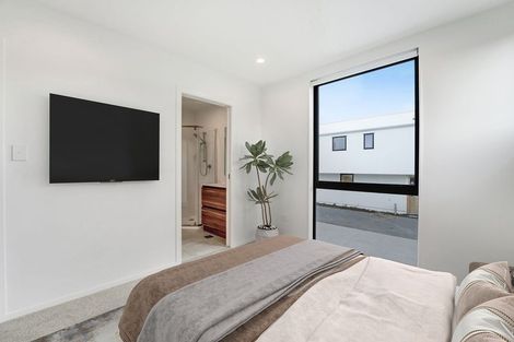 Photo of property in 2/11 Paramu Avenue, Birkdale, Auckland, 0626