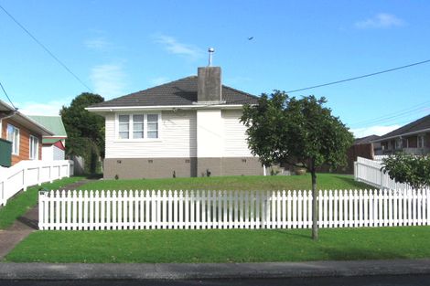 Photo of property in 42 Vodanovich Road, Te Atatu South, Auckland, 0610