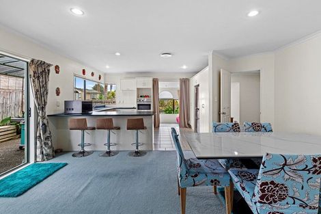 Photo of property in 6 Reybert Place, Massey, Auckland, 0614