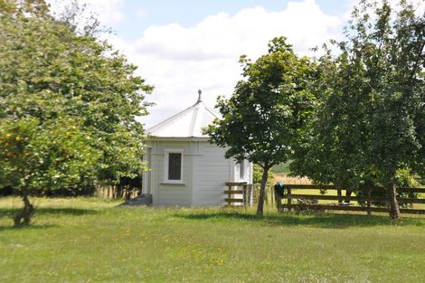 Photo of property in 1764 Kimbolton Road, Cheltenham, Feilding, 4777