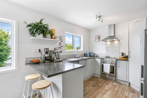 Photo of property in 2/34 Lambrown Drive, Totara Vale, Auckland, 0629