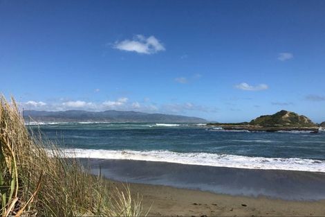 Photo of property in 2 Milne Terrace, Island Bay, Wellington, 6023