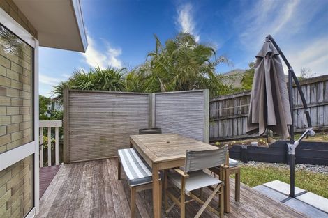 Photo of property in 2/8 Bronzewing Terrace, Unsworth Heights, Auckland, 0632