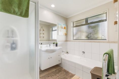 Photo of property in 1 Malta Crescent, Katikati, 3129