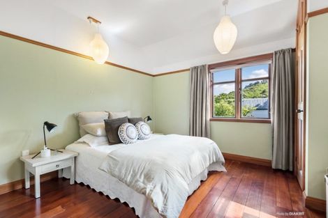 Photo of property in 10 Newcombe Crescent, Karori, Wellington, 6012