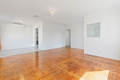 Photo of property in 14 Tairere Crescent, Rosehill, Papakura, 2113