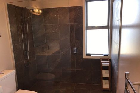 Photo of property in 6b Sunhaven Drive, Newlands, Wellington, 6037