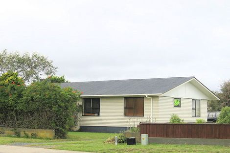 Photo of property in 6 Hadfield Place, Paraparaumu Beach, Paraparaumu, 5032