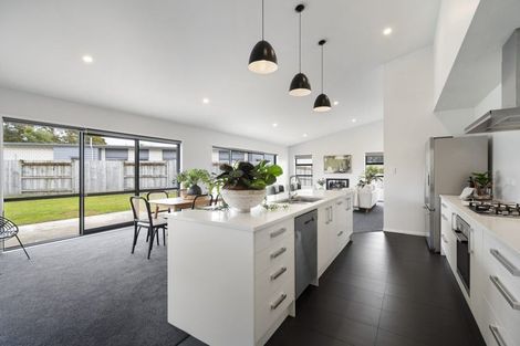 Photo of property in 11 Coutts Way, Fitzherbert, Palmerston North, 4410