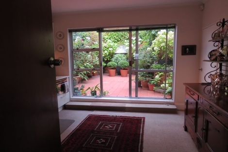 Photo of property in 72 Oriental Parade, Oriental Bay, Wellington, 6011